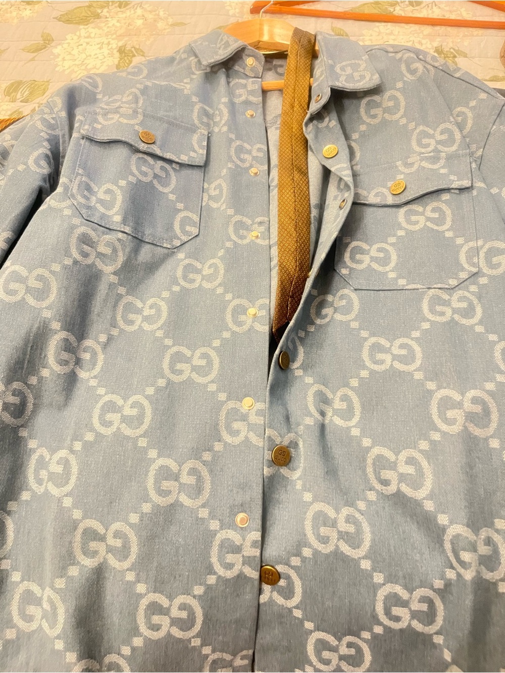 Preowened Gucci Light Blue GG Logo Denim Shirt Jacket size XL oversized. 🇮🇹